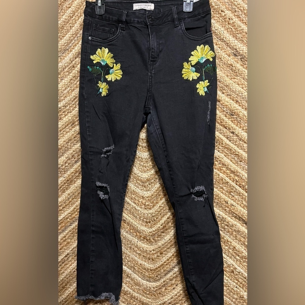 Junior's black sunflower floral embroidered skinny distressed jeans Size11